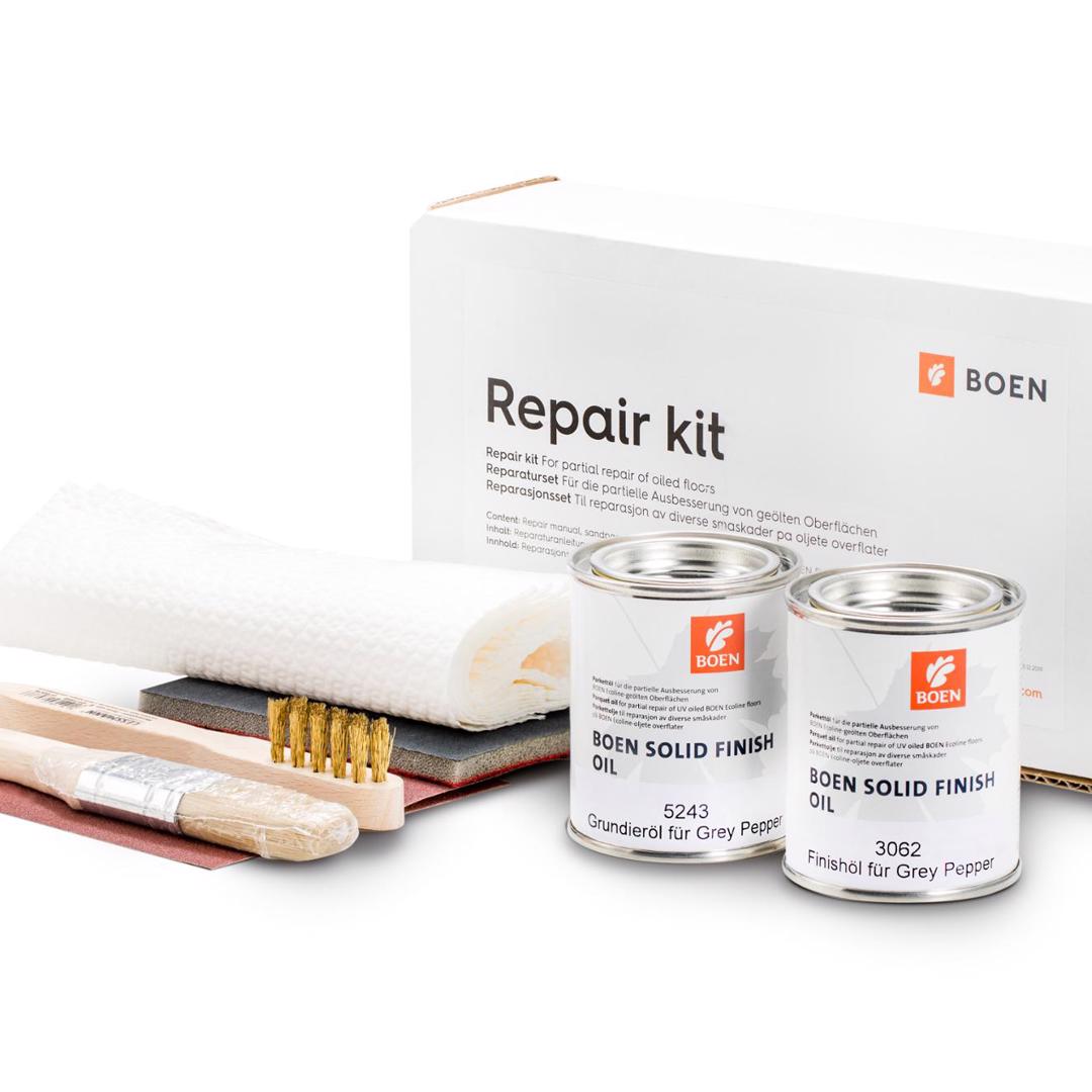 BOEN kit riparazione per Rovere Grey Pepper

For the partial repair of natural oiled surfaces.
Content: Repair instruction, abrasive paper P 150,
abrasive web P 360, 0,125 l BOEN Live Natural Oil,
paint brush, cleaning cloths.